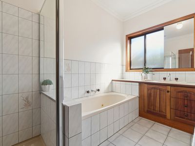8 Eric Court, Langwarrin