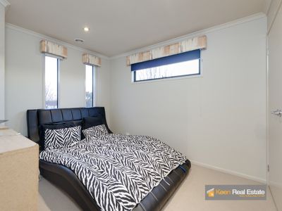 10 Fallingwater Drive, Pakenham