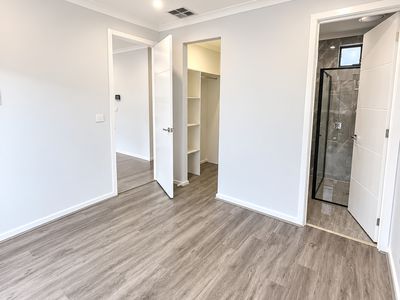 42 Orientation Avenue, Tarneit