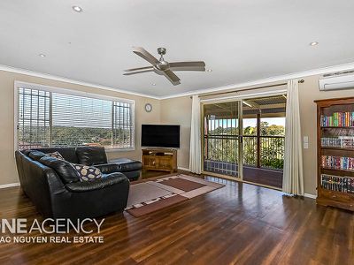 12 Vantage Close, Belmont