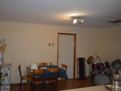 1 / 6 Gray Street, Cranbourne North