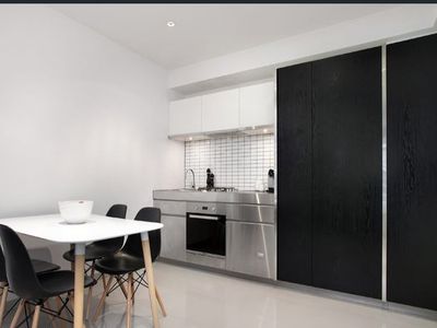 304 / 9 Commercial Road, Melbourne