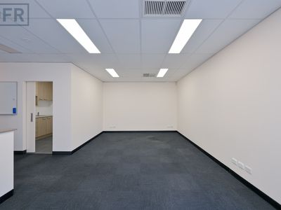 4 / 437 Yangebup Road, Cockburn Central