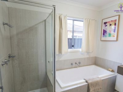 2 Ann Maree Court, Point Cook