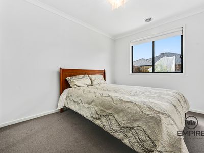 10 Hollybush Avenue, Clyde
