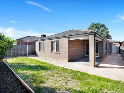25 Brockwell Crescent, Manor Lakes