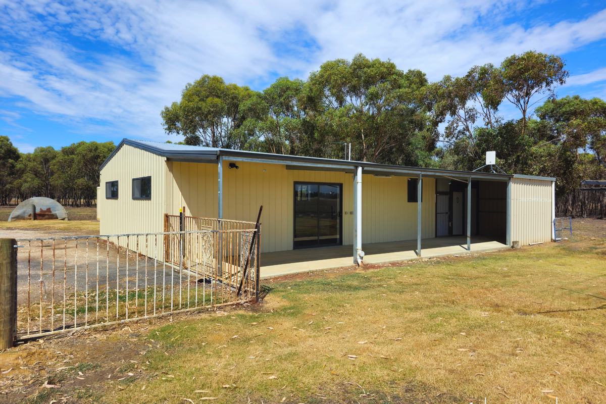 100 Stewart Road, Carag Carag