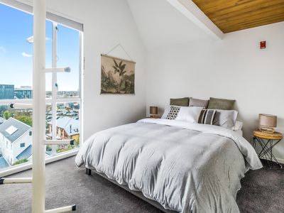 8 / 15 Peterborough Street, City Centre