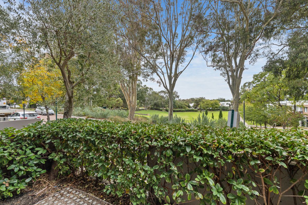 18 Lupin Hill Grove, Nedlands