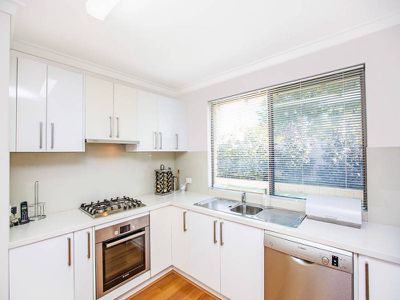2 / 5B Fourth Avenue, Applecross