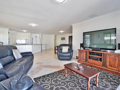 17 Amity Circuit , Shoalwater