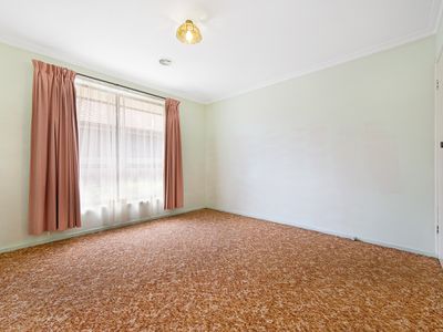 1 / 4 Victor Avenue, Dandenong North