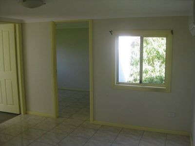 27 St Johns Road, Busby