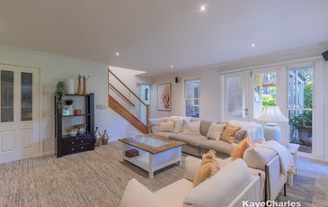2 Thomson Road, Beaconsfield Upper