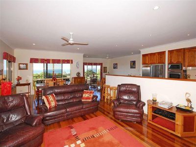 9 Cove Boulevard, River Heads
