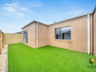 8 Petunia Crescent, Armstrong Creek