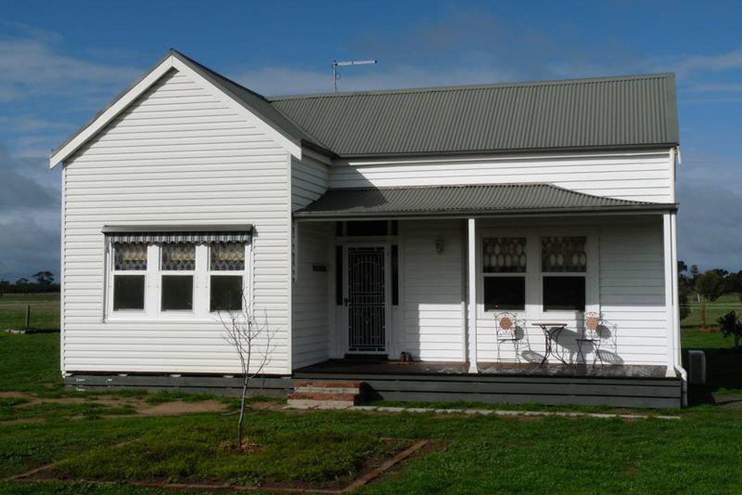 668 Walsh's Road, Horsham