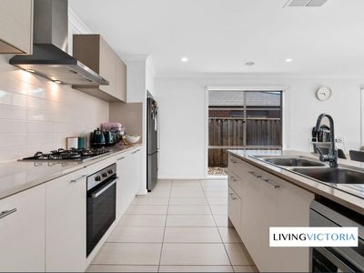 17 Kurrali Crescent, Werribee