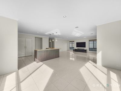10 Caro Way, Fraser Rise