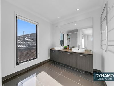 556 Grand Boulevard, Craigieburn