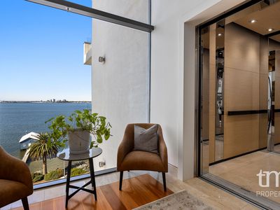 9 / 8 Mounts Bay Road, Crawley