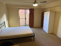 2 / 4 University Drive, Robina