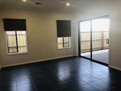10 Amaretto Circuit, Manor Lakes