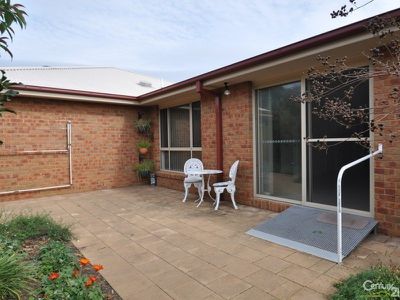 11 / 5 John Brass Place, Dubbo