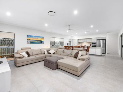 16 Macquarie Street, Wakerley