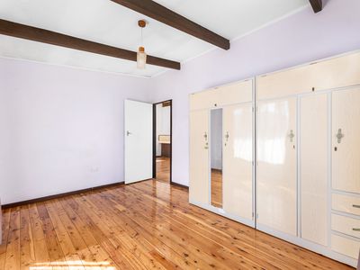 28 Sunset Boulevard, Kianga