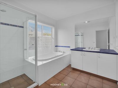 16 Huntingdale Close, Cranbourne