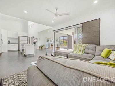 54 Ronaldo Way, Urangan