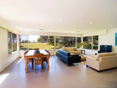 8 Mitchell Parade, Mollymook