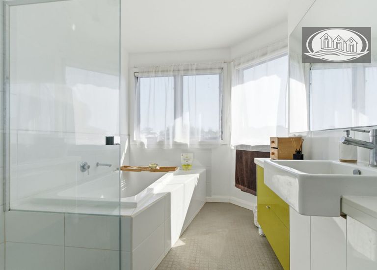 8 Aquarius Court, Portland North