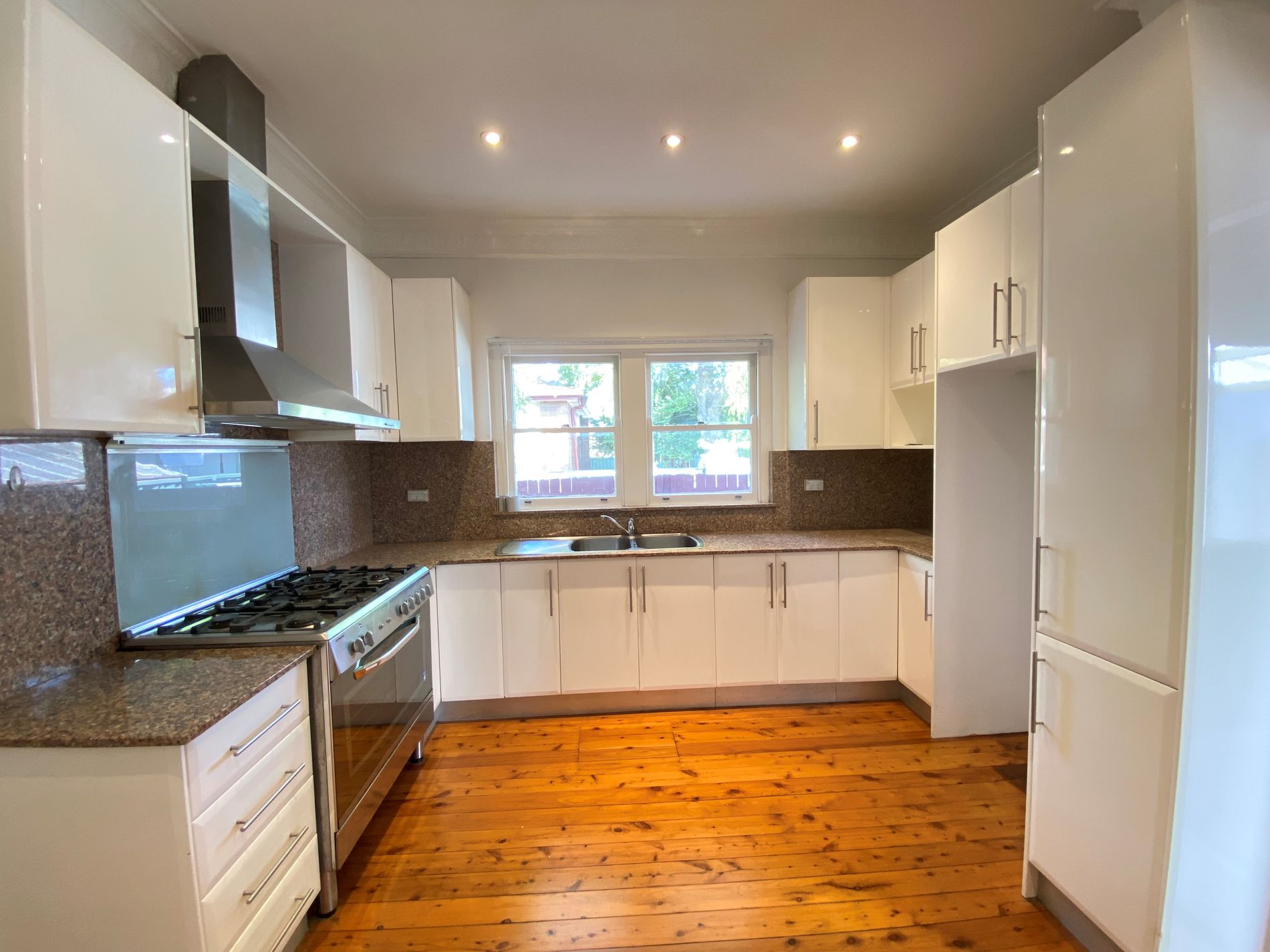 19 Edgbaston Road , Beverly Hills