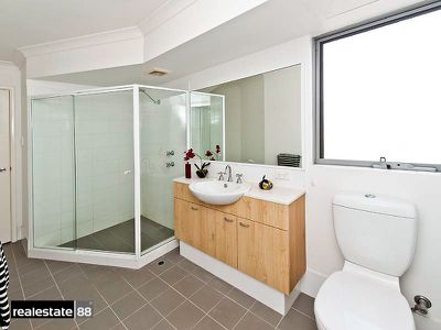 7  /  990 Wellington Street, West Perth