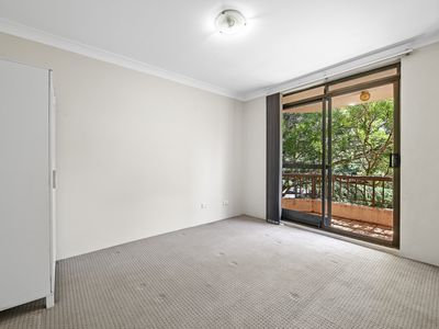 4 / 19 Carlingford Road, Epping