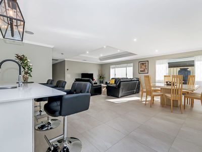 18 Minstrell Way , Madora Bay