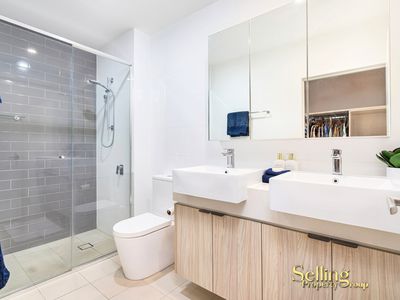 7 Marina Court, Hope Island