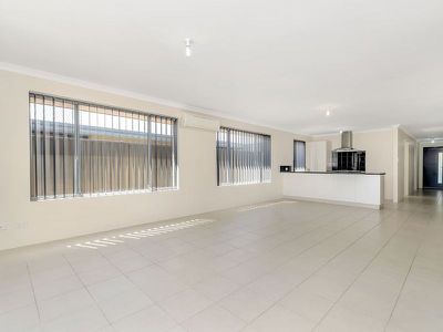 17 Cooloola Chase, Yanchep