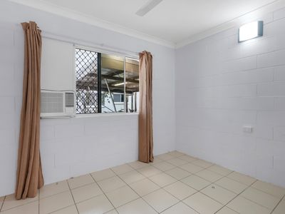 1 / 282 Lake Street, Cairns North