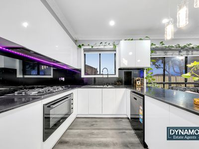 1 Treetop Close, Roxburgh Park