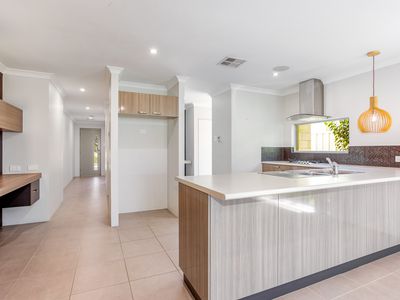 21 Manhattan Concourse, Hilbert