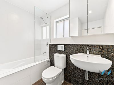 111 / 54A Blackwall Point Road, Chiswick