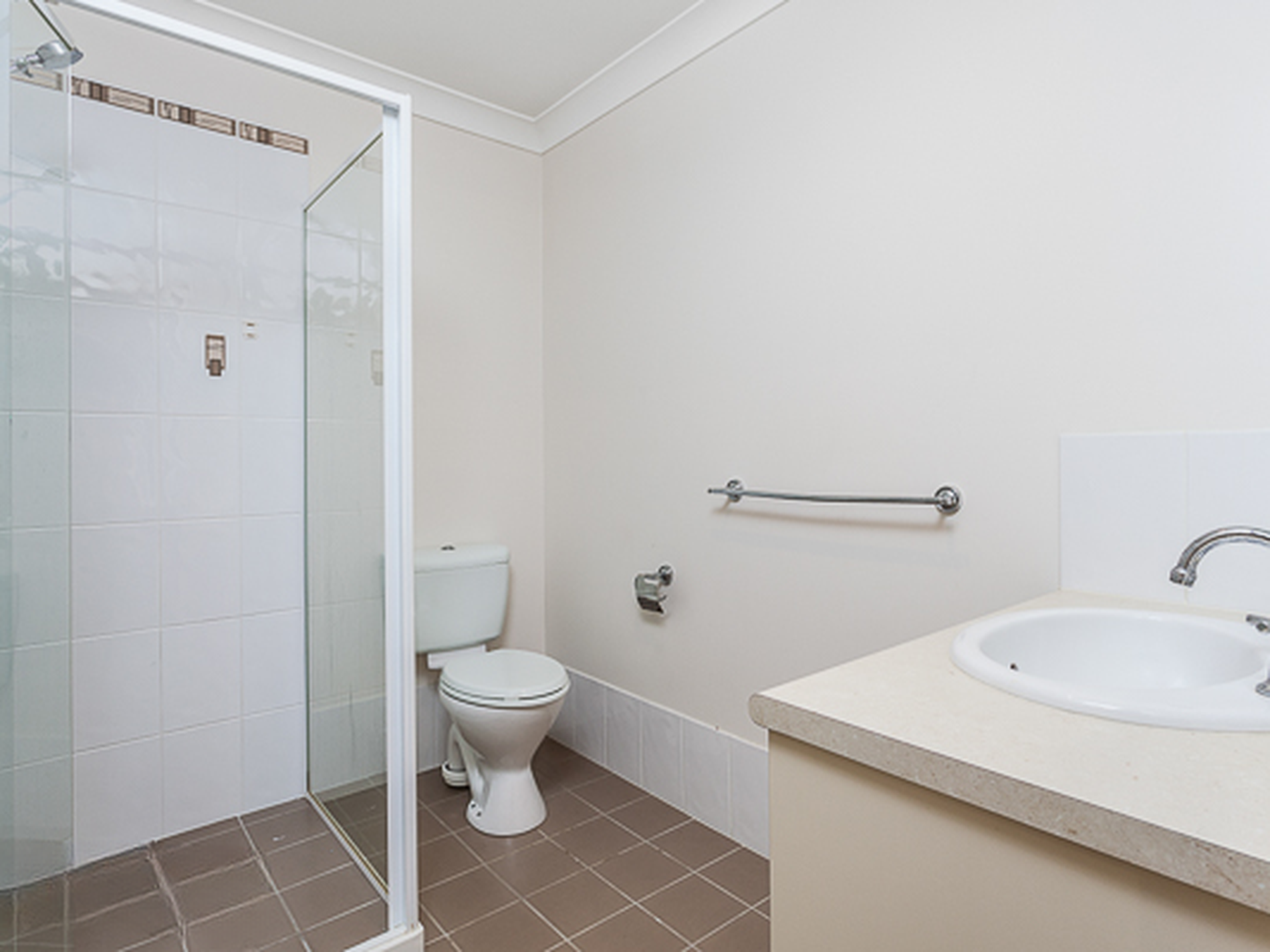 2/3 Lady Bowen Parade, Rothwell