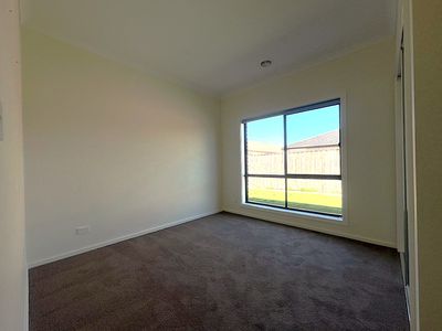 7 Razorbill Terrace, Werribee