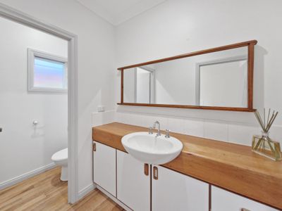 24 Crouch Avenue, Atherton