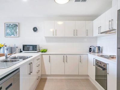 1 / 16 Mann Drive, Brompton