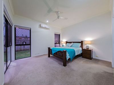 15 Hawksbury Crescent, Wakerley
