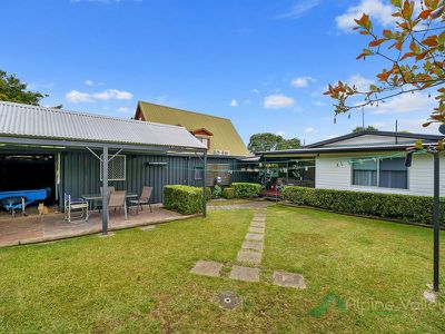 30 Freeburgh Avenue, Mount Beauty